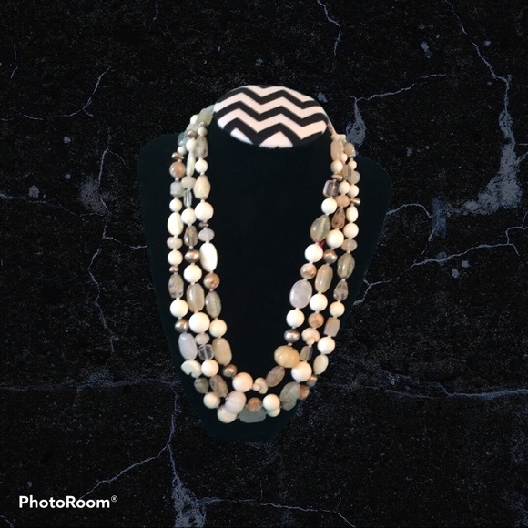 Jewelry - Stunning Necklace